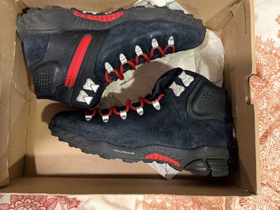 Nike Zoom Meriwether Mid Black/Sport Red Men's Size 11 Hiking Boots