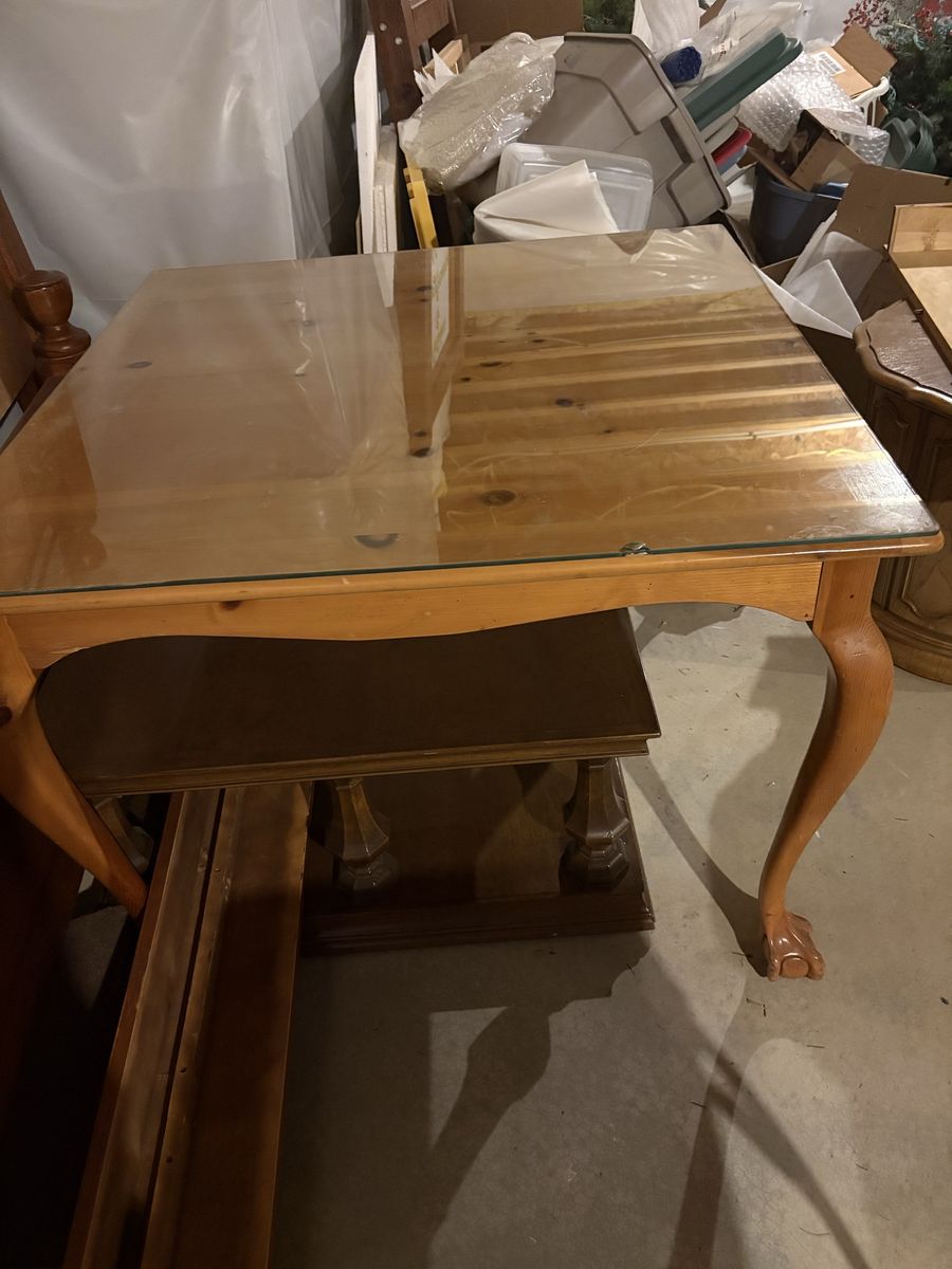 Vintage Solid Wood Dining table with a leaf and 4 Chairs with Padded Upholstered Seat and Carved Details