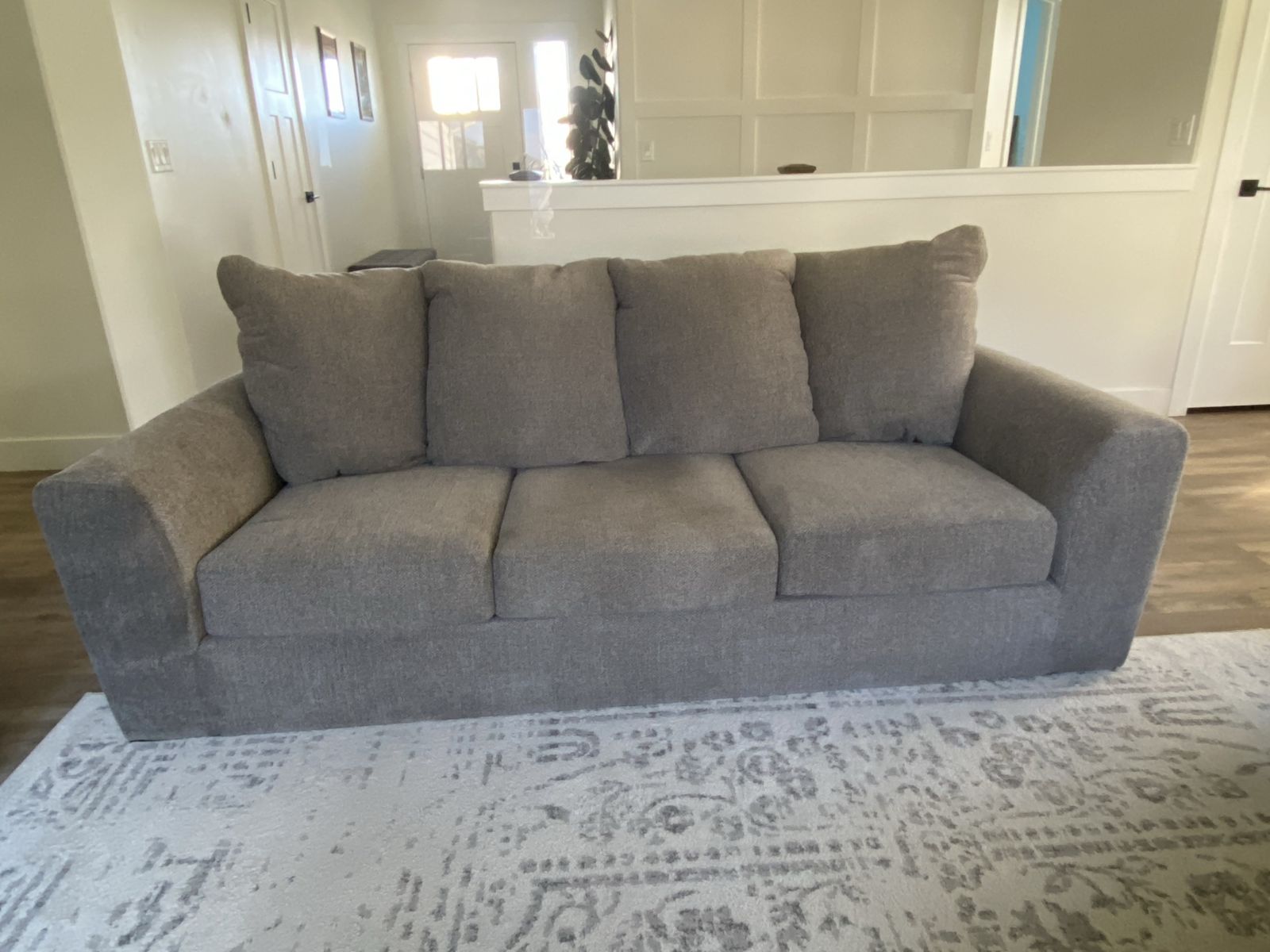 Like New RC Willey Couch