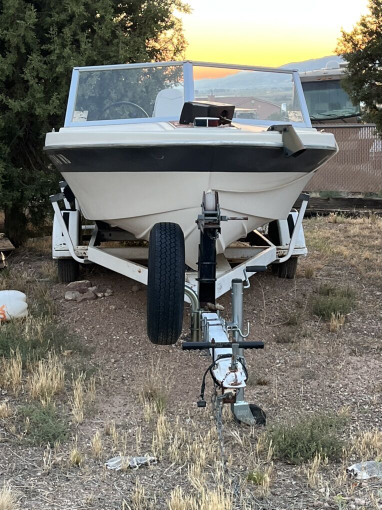 boat 350$ Tv And Stand 100$