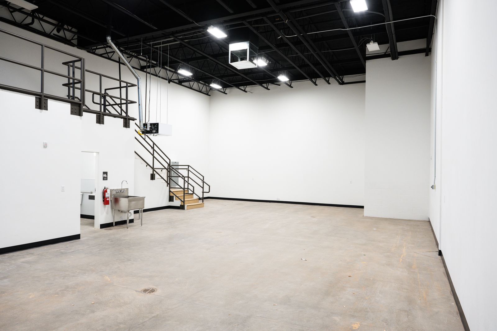 100% TEMPERATURE CONTROLLED Warehouse / Office Space for Lease Unit Rent Small Business 3 phase power 220v