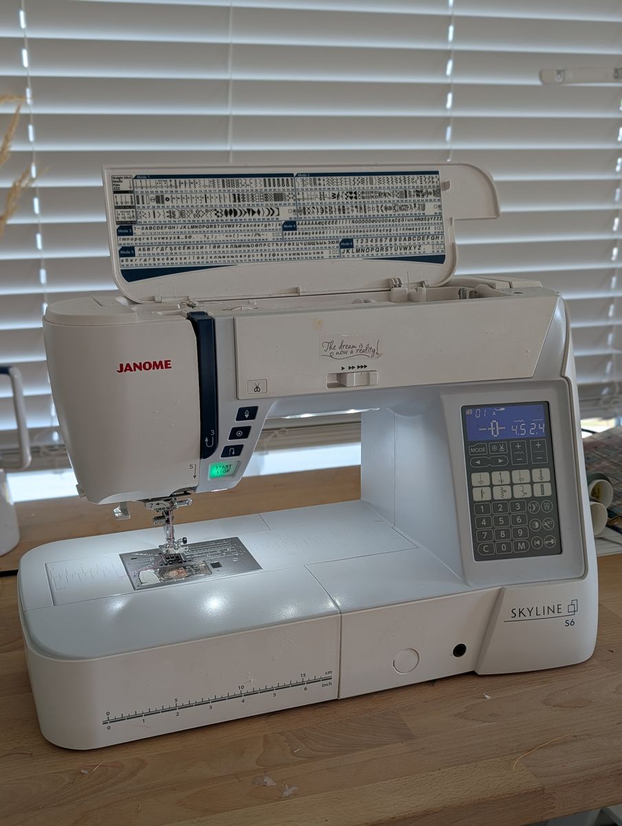 Janome Skyline S6 Sewing Machine, Computerized sewing and quilting machine