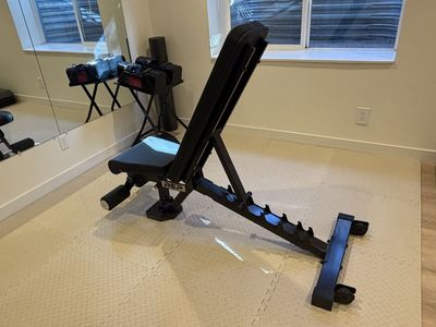 Adjustable weight bench