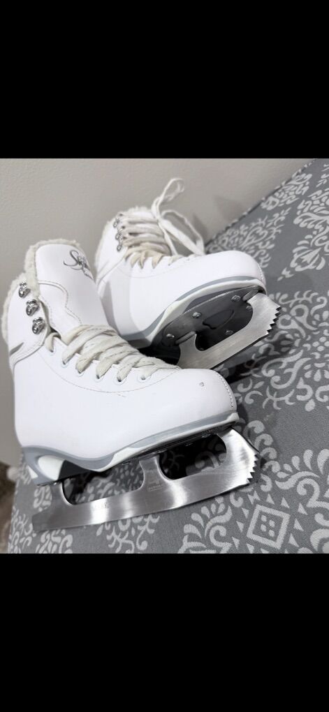 Figure Skates