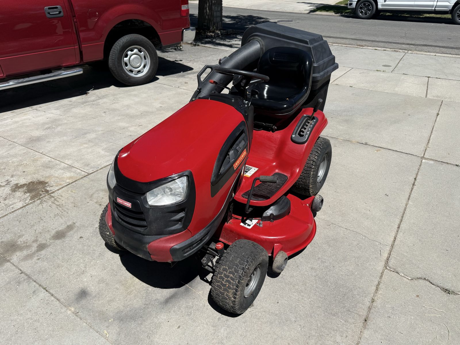 2014 Craftsman YT3000 riding mower w:bagger