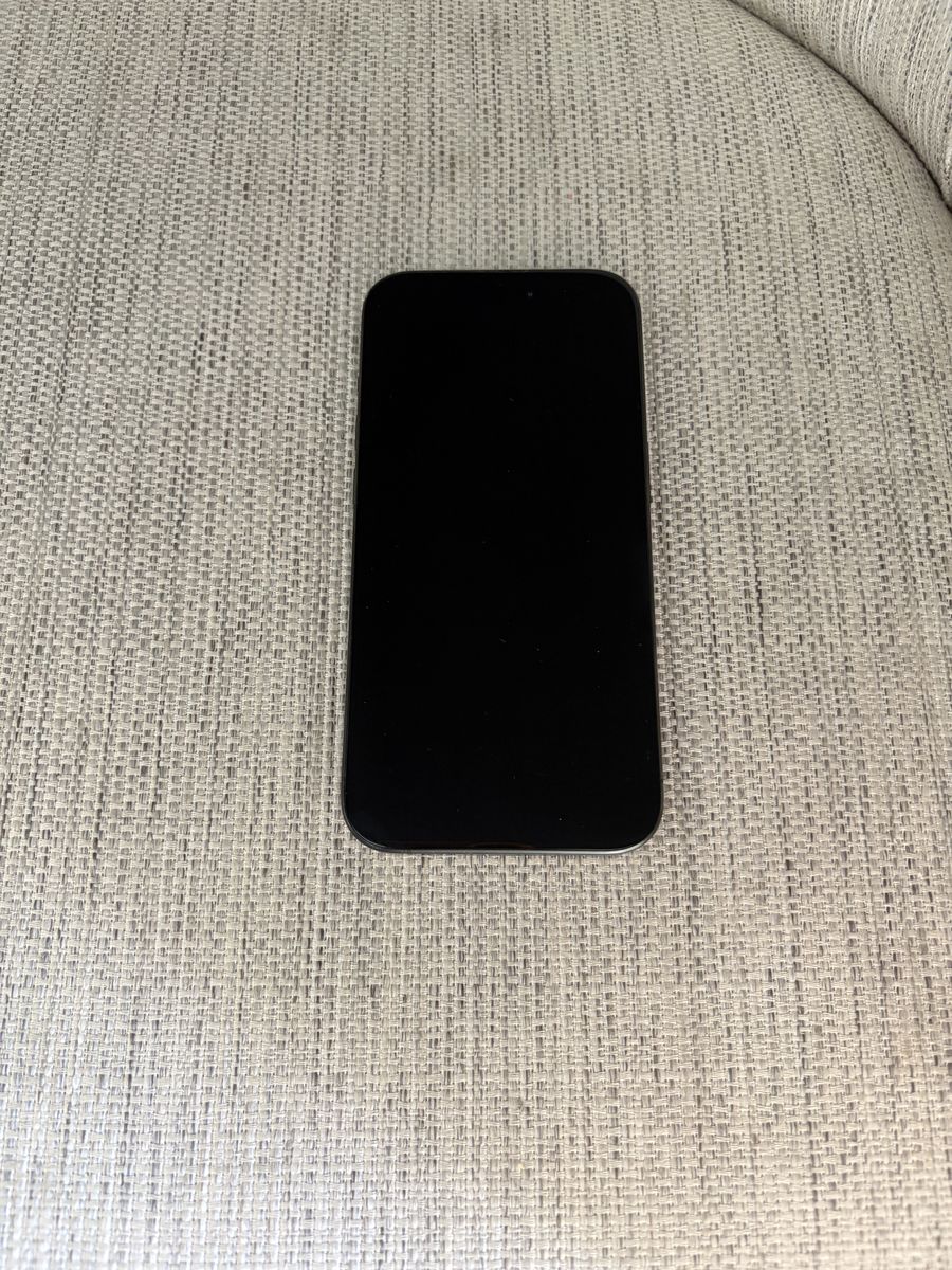 iPhone 15 — For Parts / Repair / Carrier Trade-In