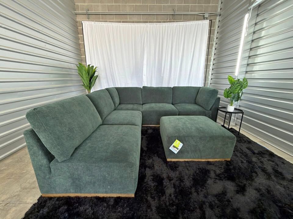 Henredon Murphy 6-Piece Modular Sectional with Ottoman