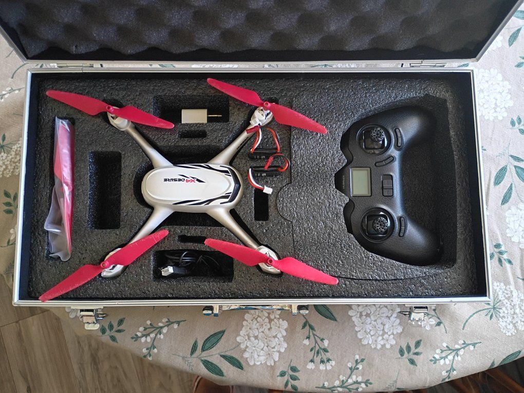 Hubsan H502S X4 Desire FPV GPS Drone with HD Camera & Remote Control - White/Red