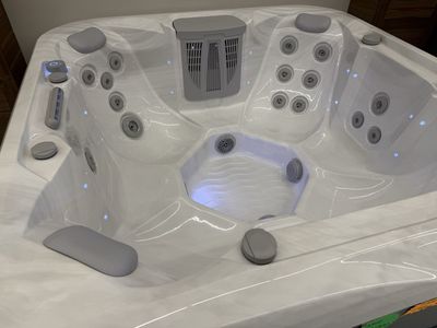 New fully loaded Hot Tub