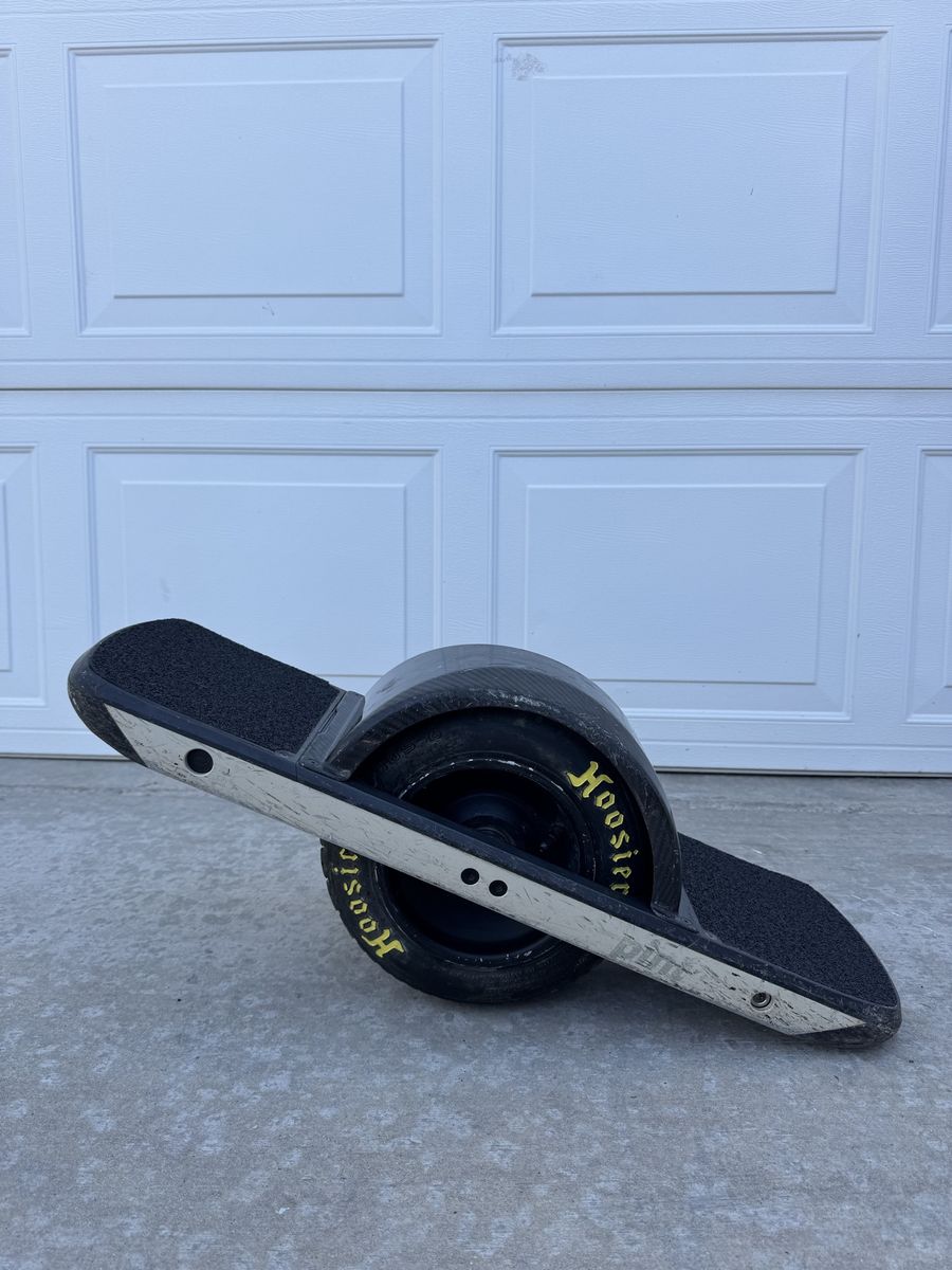 Onewheel Pint Electric Skateboard with Hoosier Tire and Carbon Fiber Fender