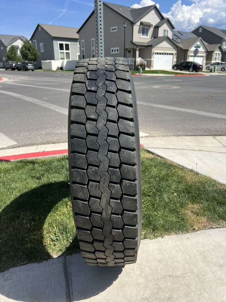295/75R22.5 hankook 18/32