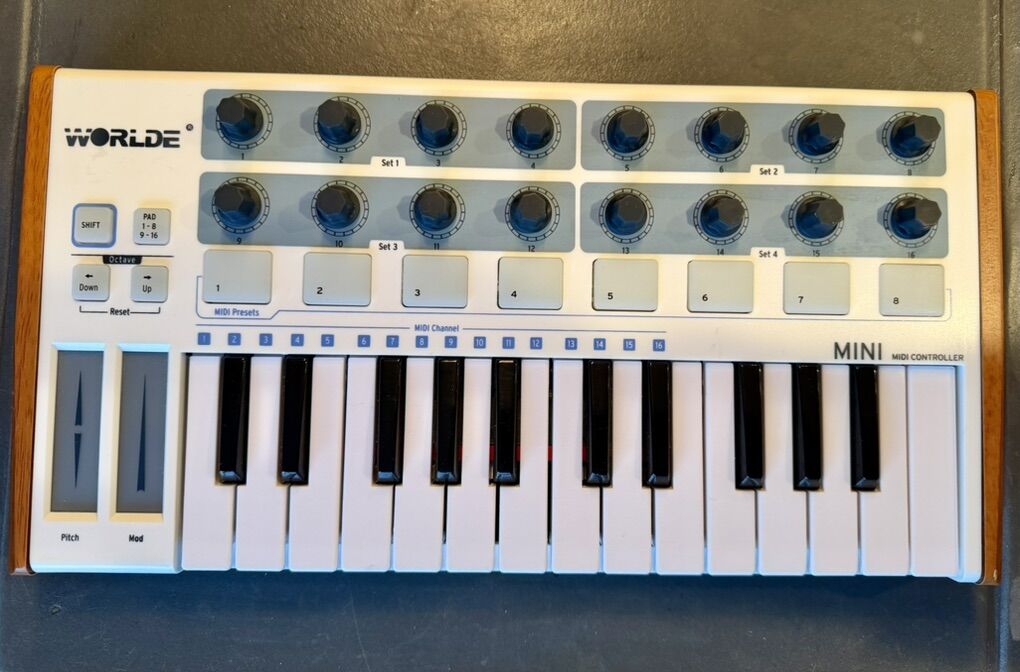 Worlde Mini Midi Controller