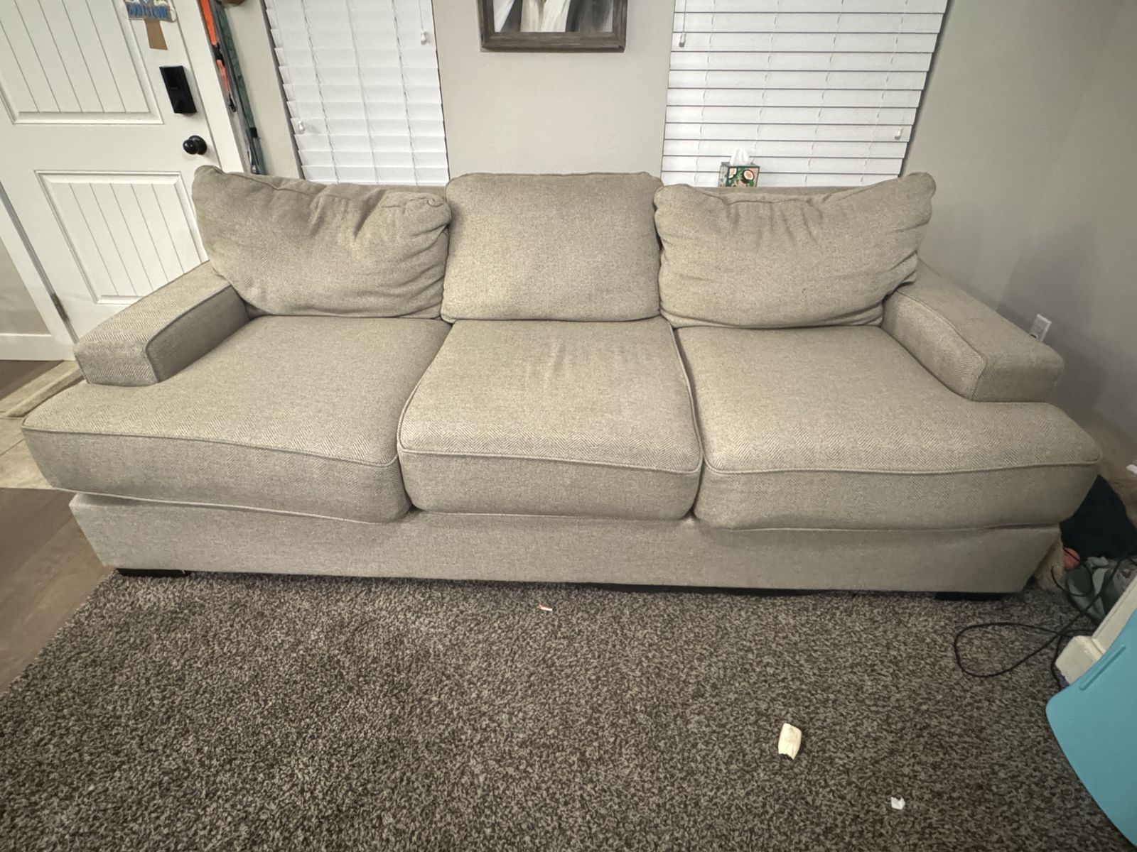 Super comfy couch 
