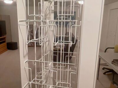 ROTATING CARD RACK WITH 60 DISPLAY POSITIONS ON FOUR SIDES