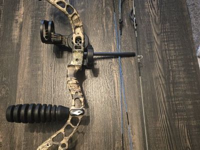 Diamond by Bowtech Atomic Compound Bow w/ TruGlo sight & Apex Gear stabilizer