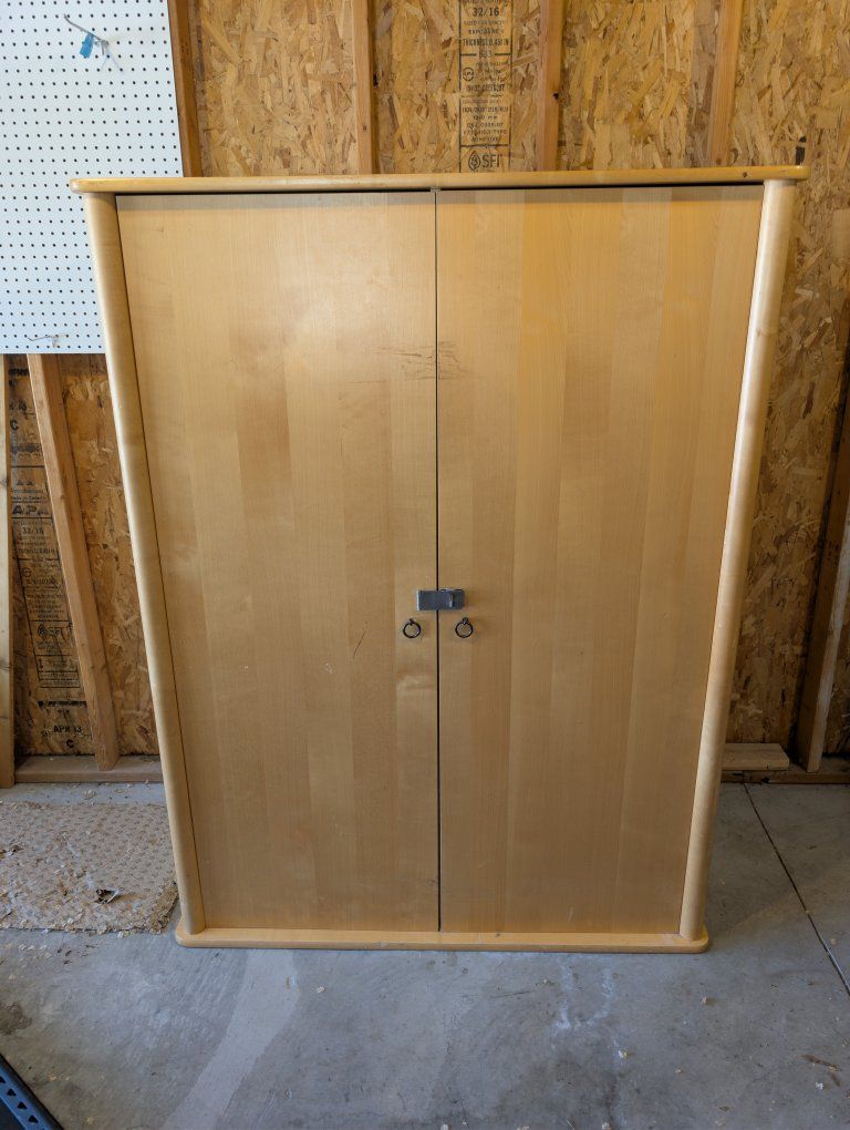 Storage cabinet / wardrobe