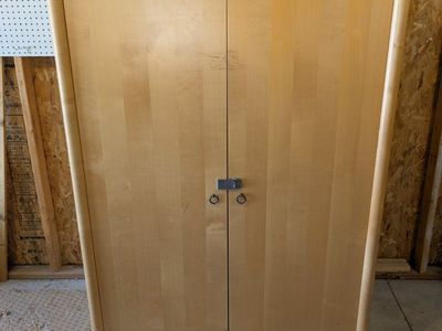 Storage cabinet / wardrobe