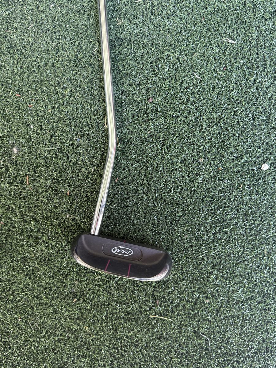 Yes! Golf Marilyn C-Groove Putter Pink Grip