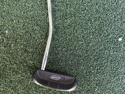 Yes! Golf Marilyn C-Groove Putter Pink Grip