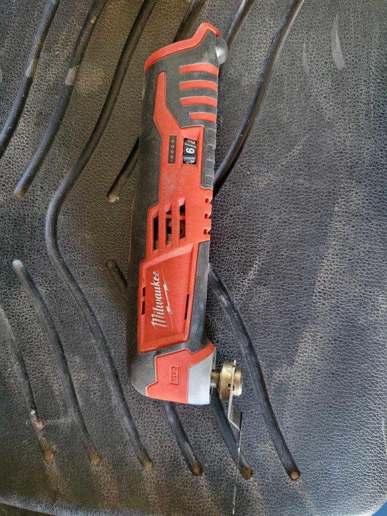 Milwaukee M12 Multi Tool