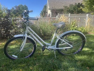 Liv Flourish, 24 Wheel Cruiser