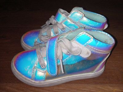 Wonder Nation Toddler Girls Iridescent Holographic High-Top Sneakers Size 9