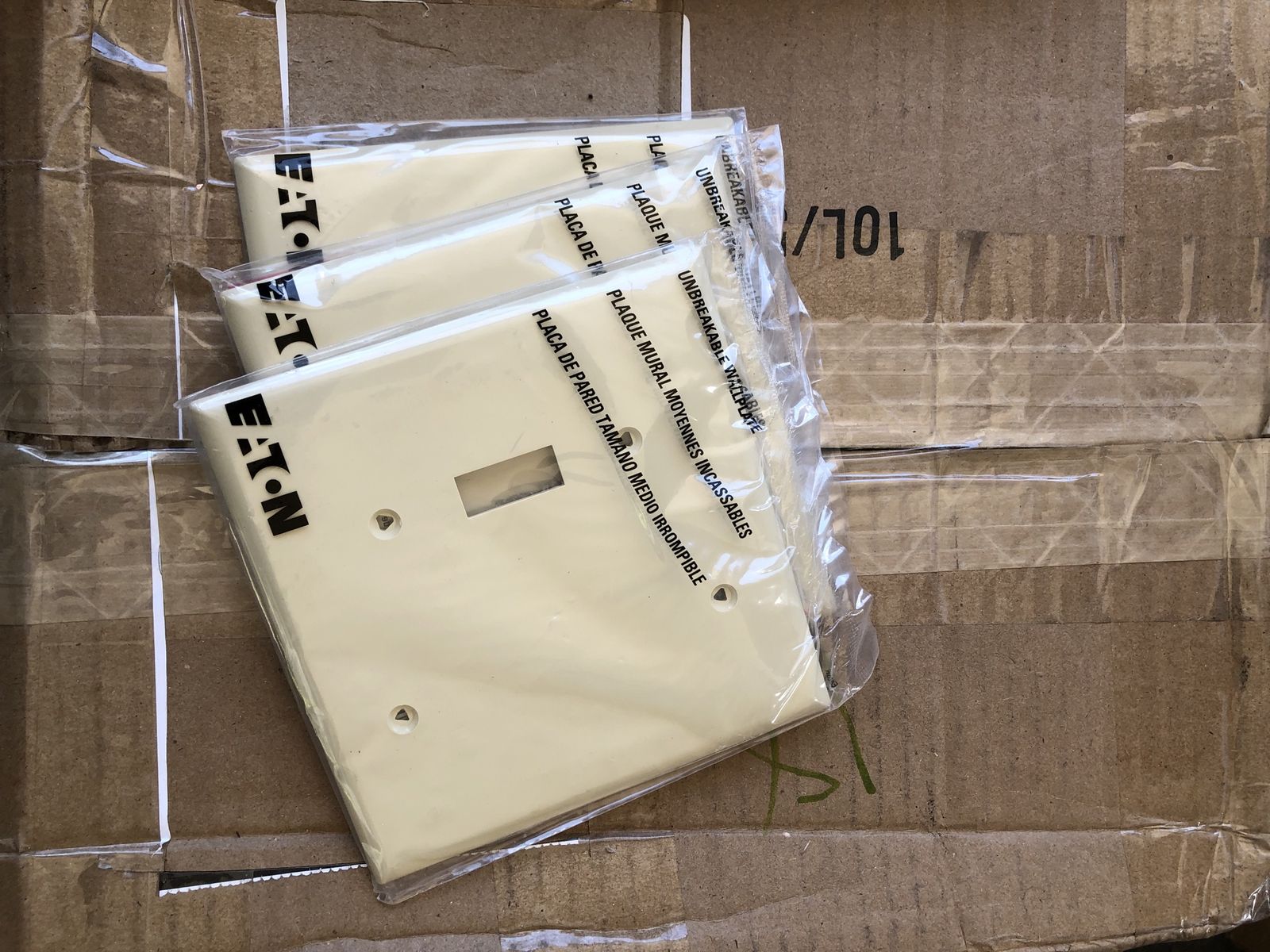 Eaton Unbreakable Single Gang Toggle Wall Plate - Medium Size, Ivory, New in Packaging