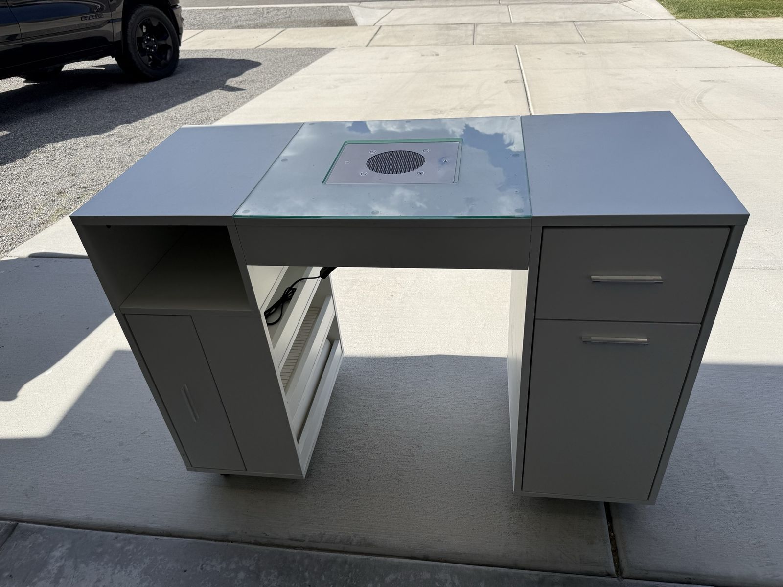 Barberpub White Manicure Table