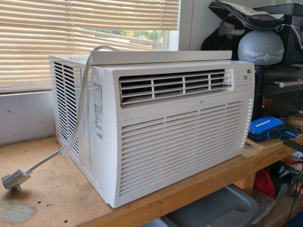 LG 14,000 BTU Smart Window Air Conditioner (LW1521ERSM1) - White
