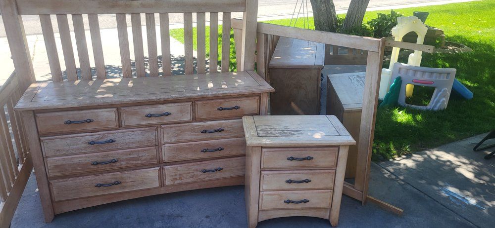 Queen size bedroom set
