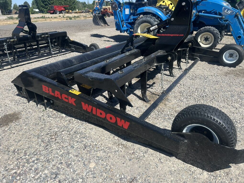 Black Widow Arena Groomer