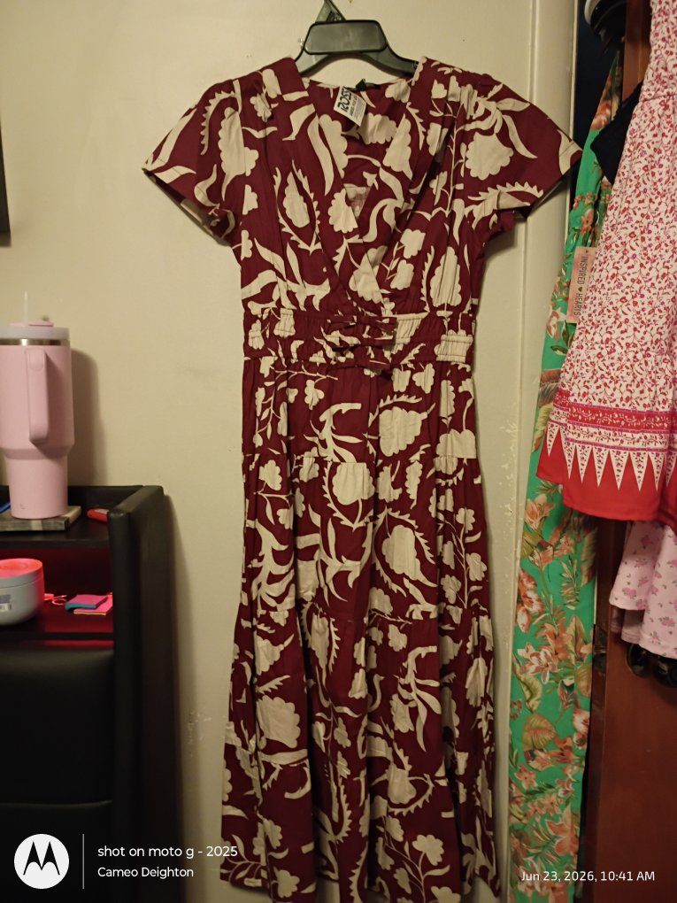 Cute Burgundy & White Floral Print Dress - Size Large - Short Sleeve