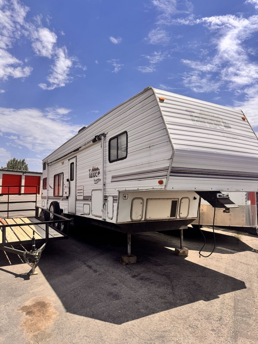 2001 Tahoe Transport 5th Wheel Travel Trailer