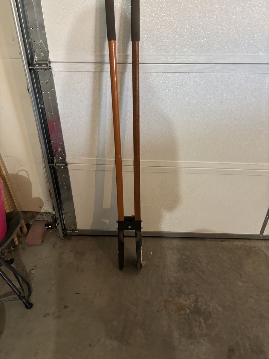 Hole digger