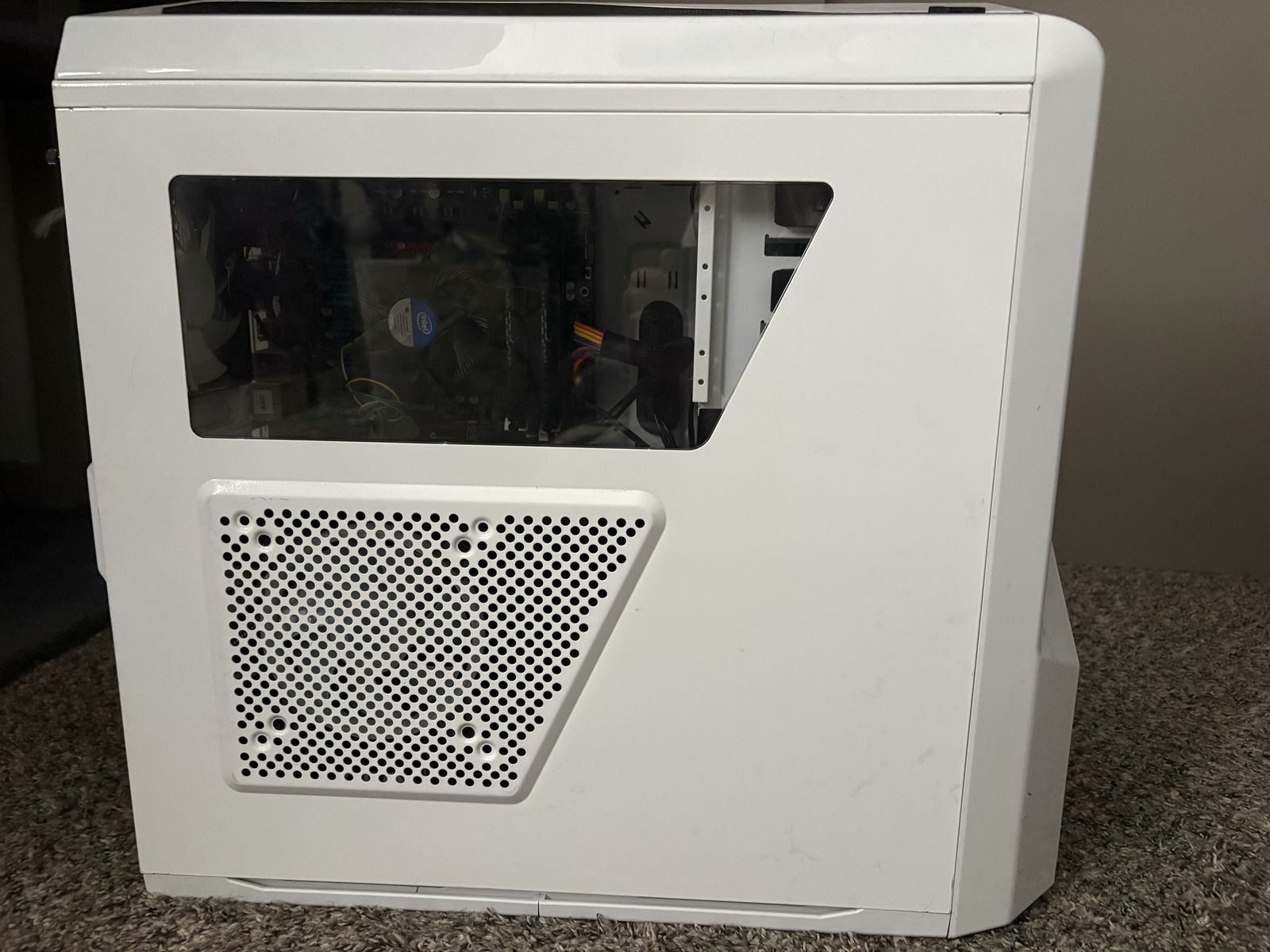White Desktop PC