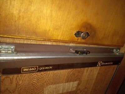 Dometic RM 660 RV/Trailer Fridge
