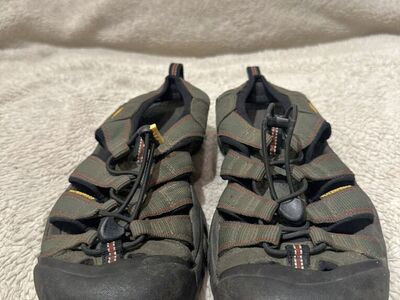 Keen Men’s 7.5 Green Waterproof, Hiking Sandals