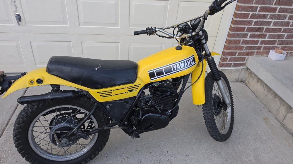 Vintage Yamaha Dt400 Dirt Bike Motorcycle 2-Stroke