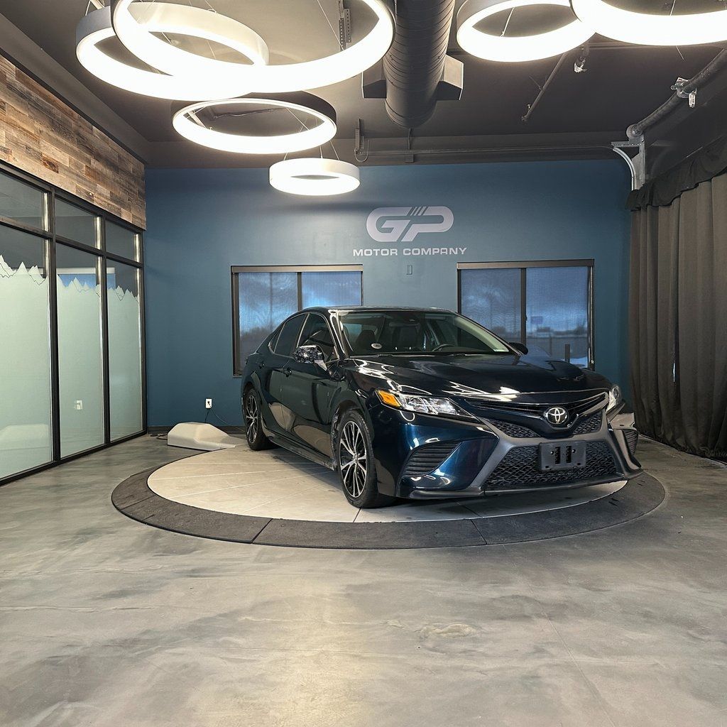 2020 Toyota Camry SE