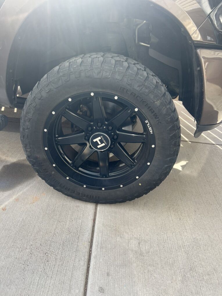 22 Inch Hostile 35s