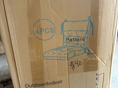 Brand new Outdoor/Indoor Chair Cushions, 4-Piece Set, Green Tropical Leaf Pattern