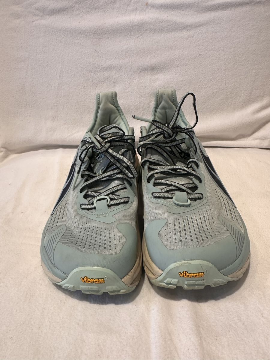 Altra Olympus 5 women’s size 7-7.5 beach, blue trail shoes