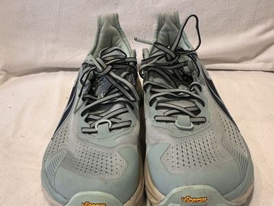 Altra Olympus 5 women’s size 7-7.5 beach, blue trail shoes