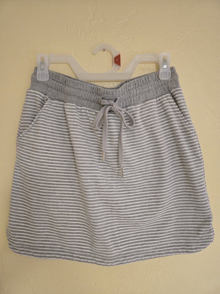 Maurices Gray and White Striped Drawstring Skirt Small