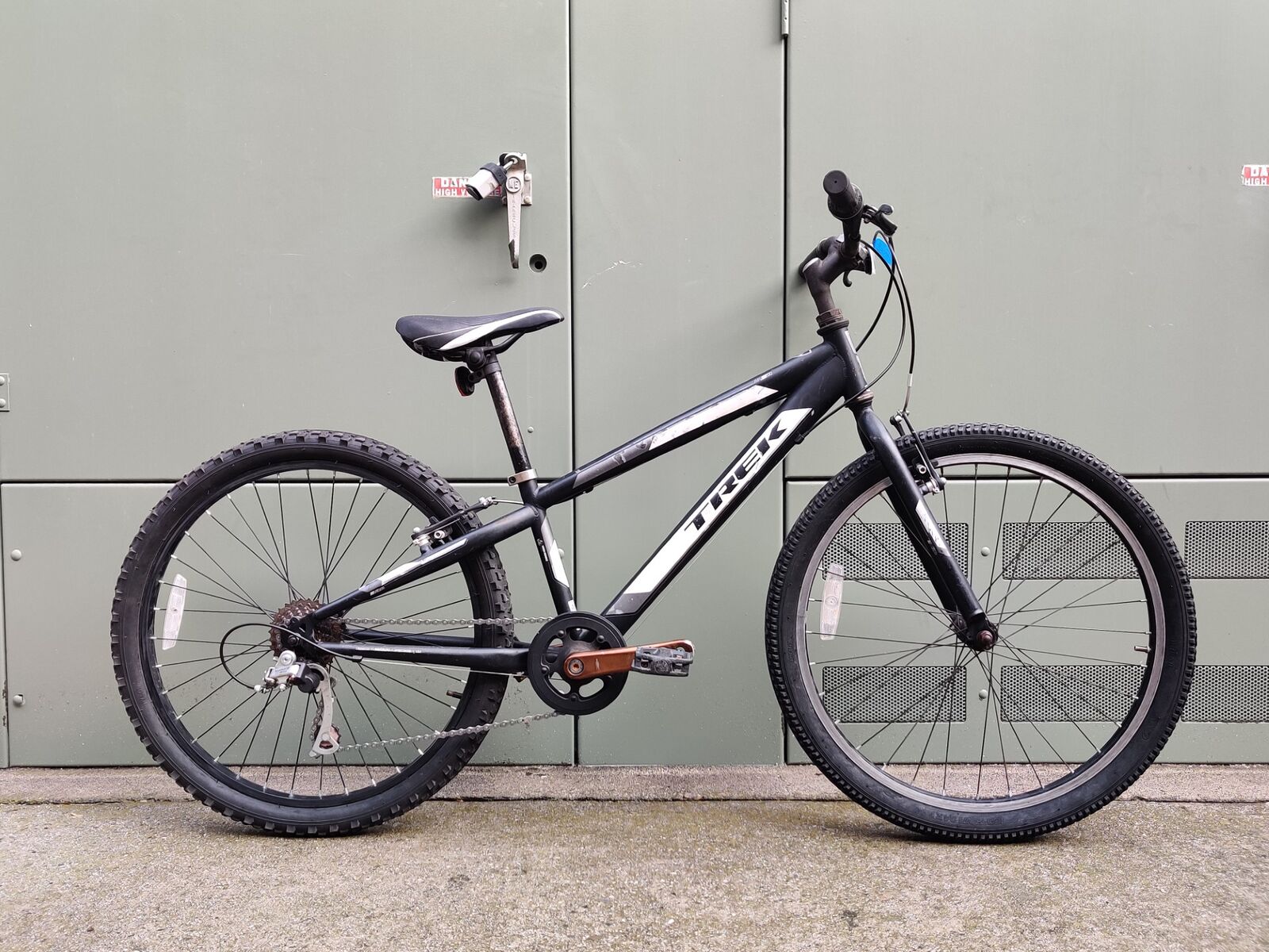 Trek MT200 Kids Bike SB92-26