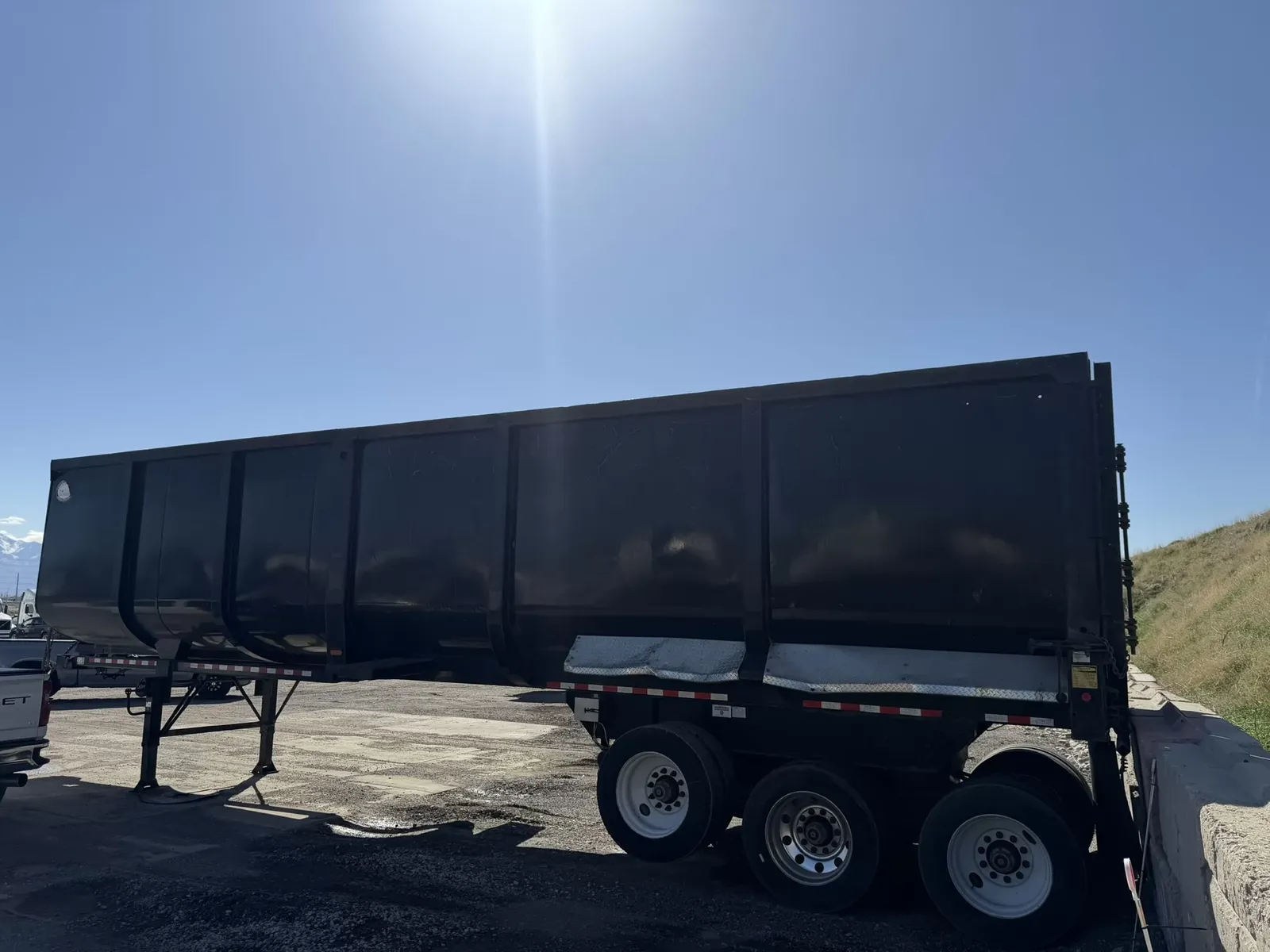 SWEET! 2022 CTS 3 AXLE DEMO END DUMP TRAILER