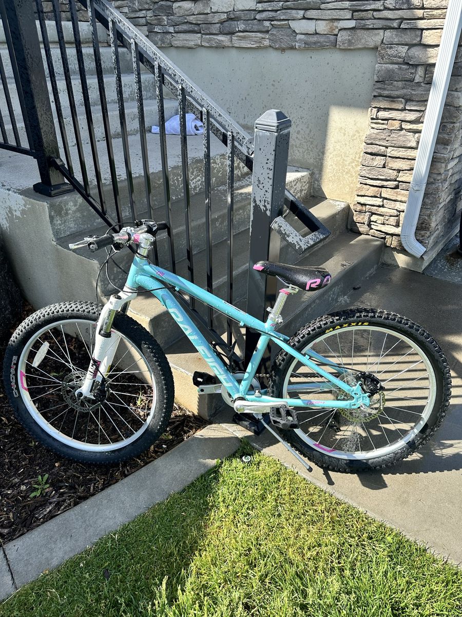 24” Raleigh Mountain Bike Kids