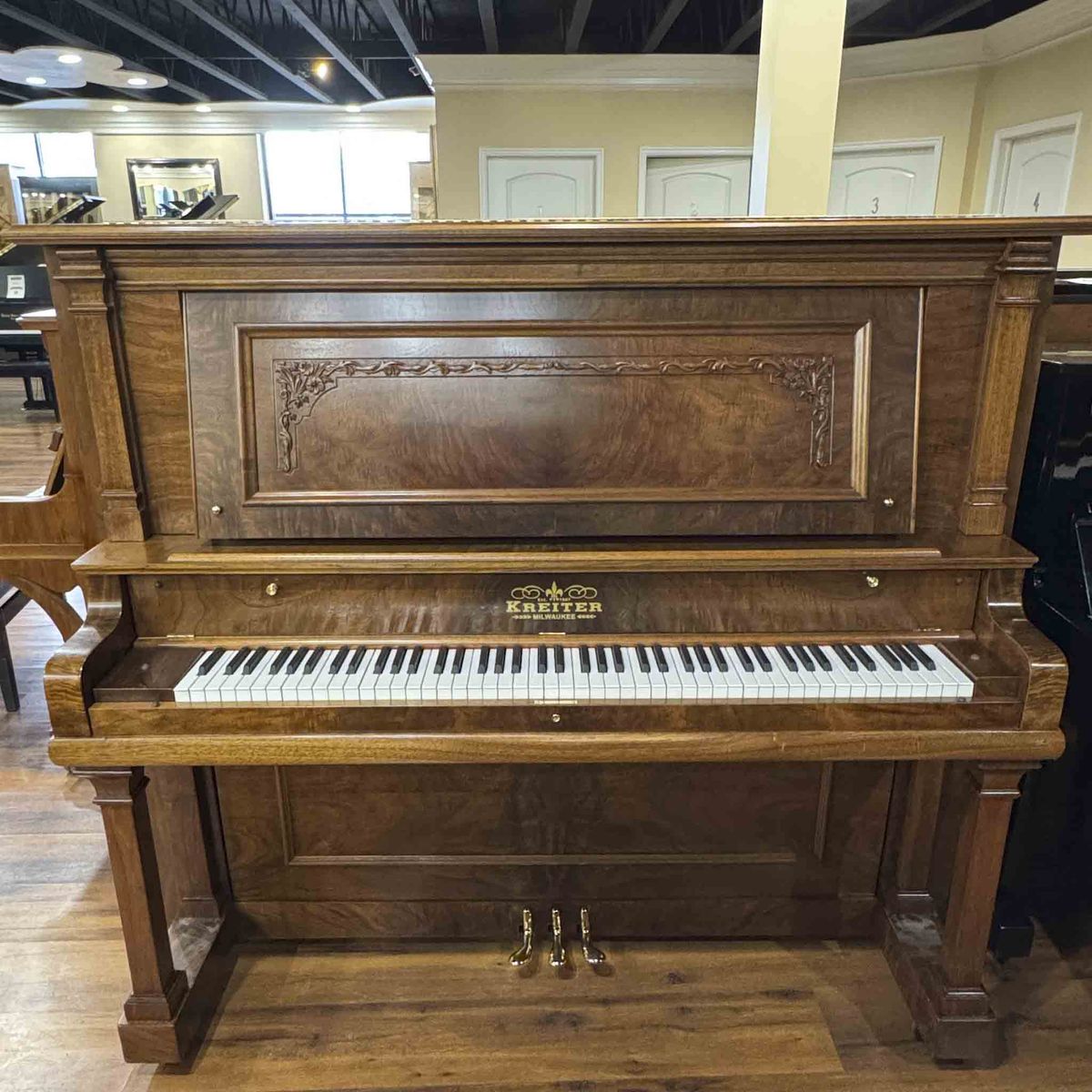 UNIQUE LIKE-NEW UPRIGHT PIANO