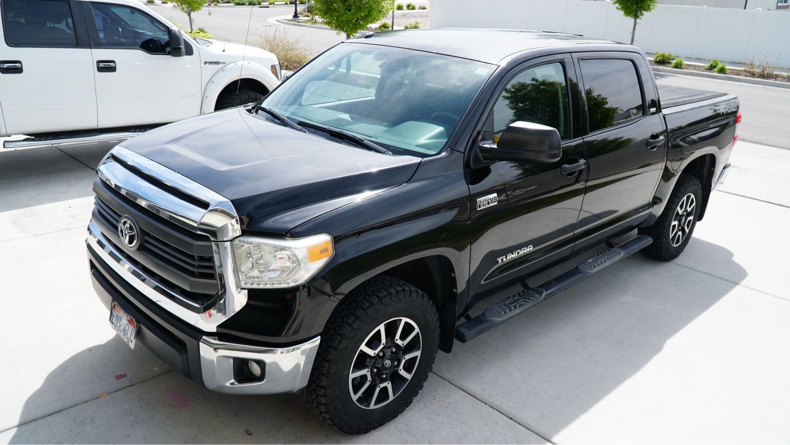 2014 Toyota Tundra SR5 V8