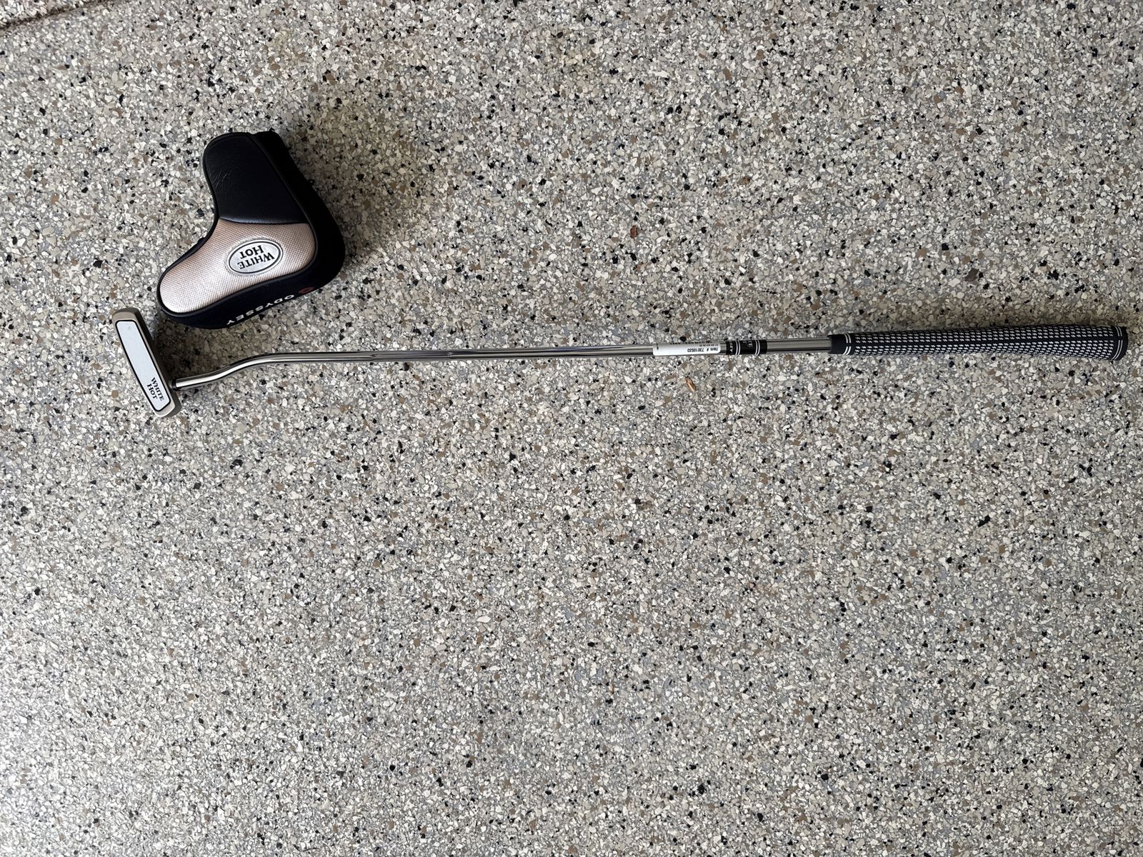 Odyssey White Hot OG Putter - Right Handed Golf Club with Headcover